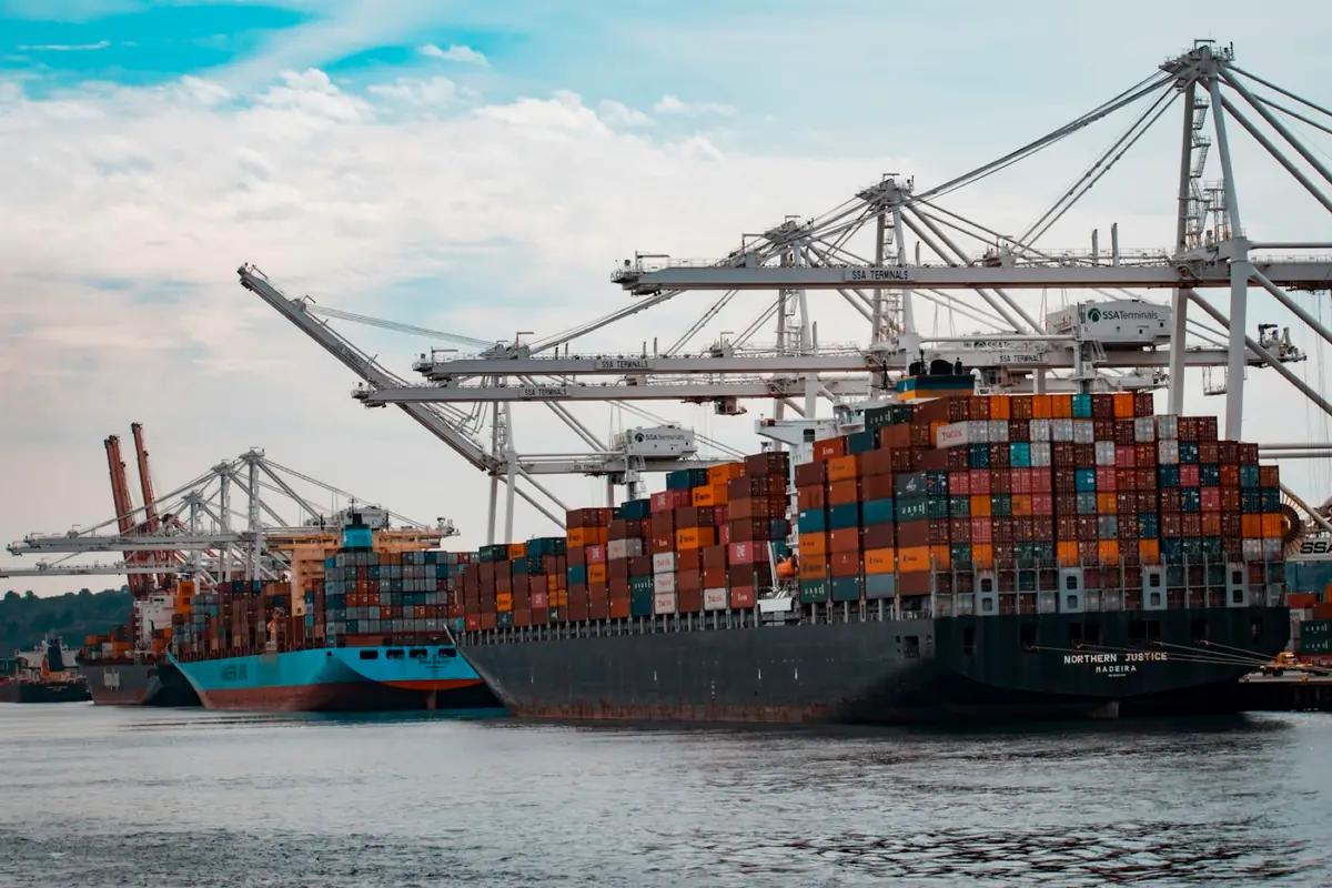 Container port and cranes